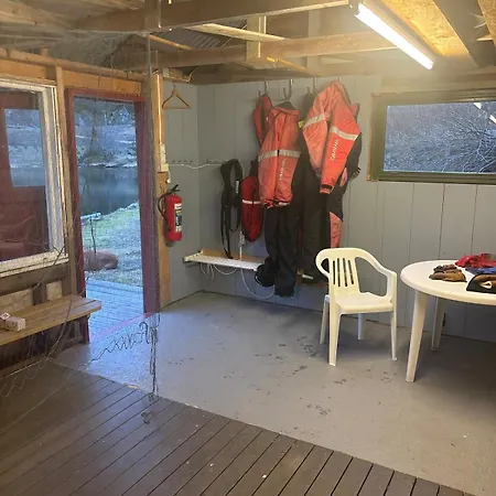 Fjærestua *